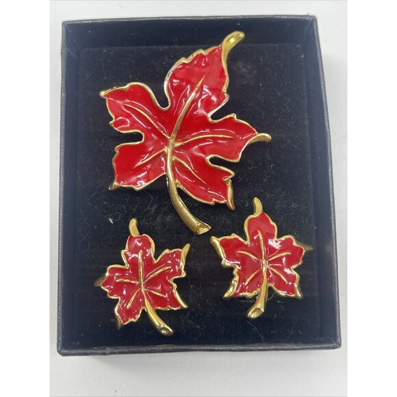 Gold Tone Red Enamel Leaf Brooche And Matching Clip Earring Set New - Picture 1 of 5